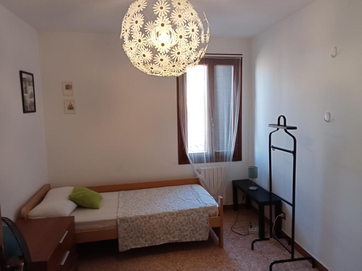 Two Steps From Rialto Hotel Venesia Bagian luar foto