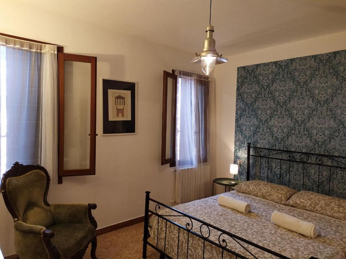 Two Steps From Rialto Hotel Venesia Bagian luar foto