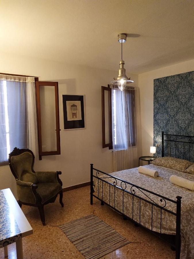 Two Steps From Rialto Hotel Venesia Bagian luar foto