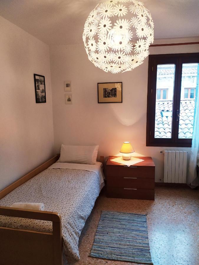 Two Steps From Rialto Hotel Venesia Bagian luar foto