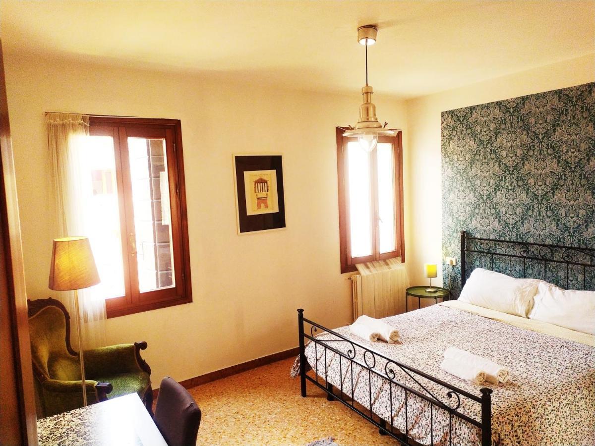 Two Steps From Rialto Hotel Venesia Bagian luar foto