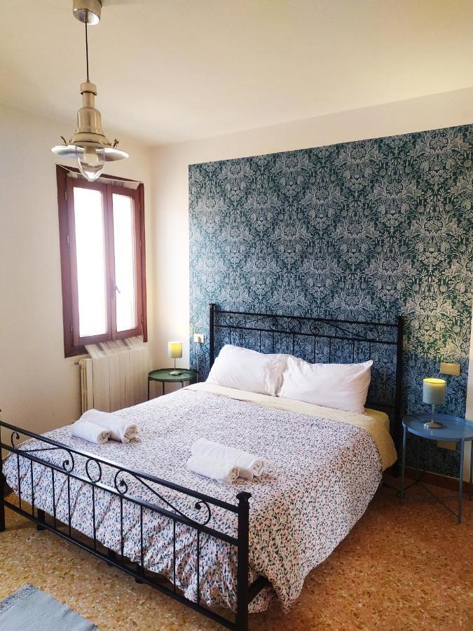 Two Steps From Rialto Hotel Venesia Bagian luar foto