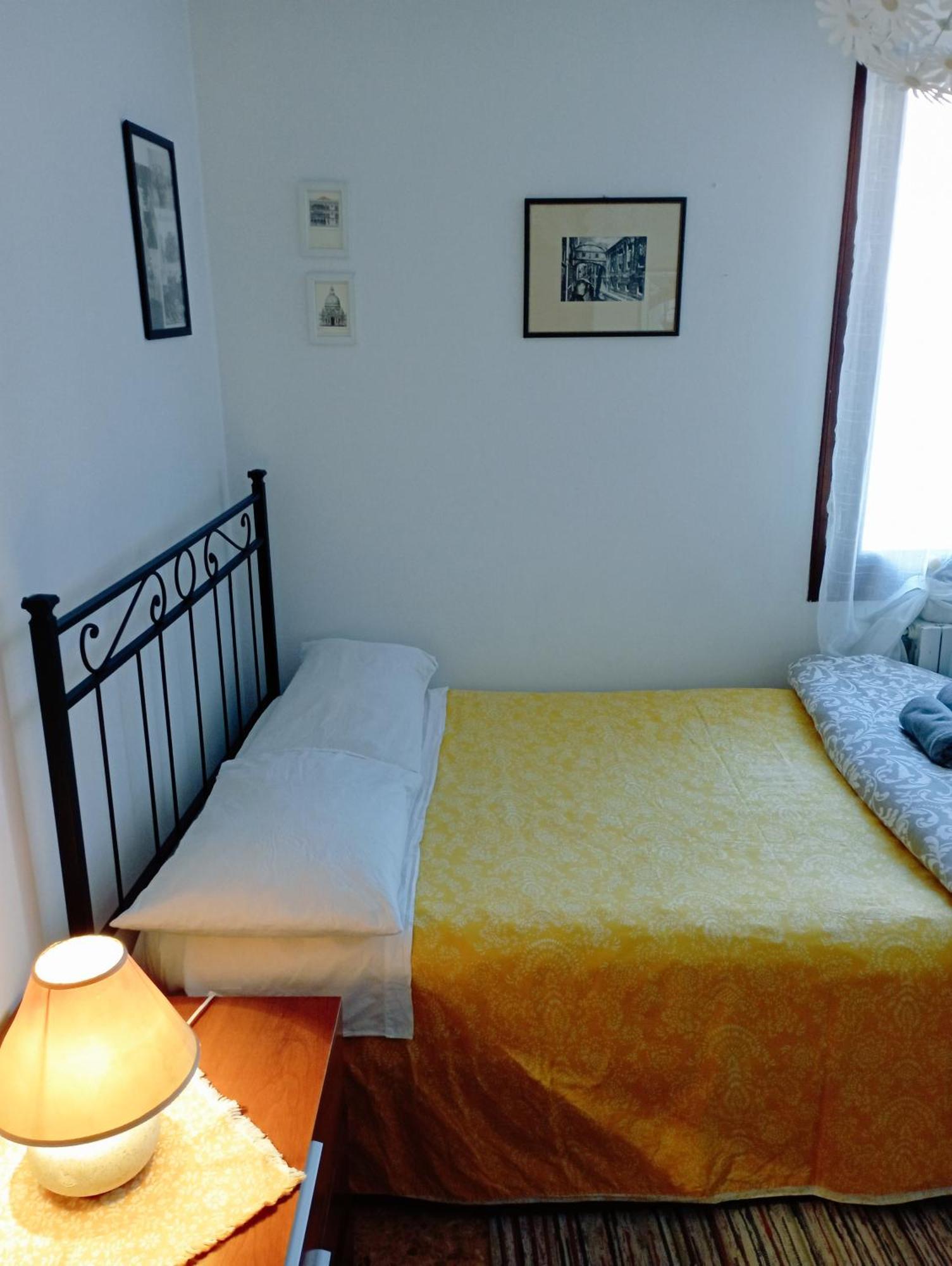 Two Steps From Rialto Hotel Venesia Bagian luar foto