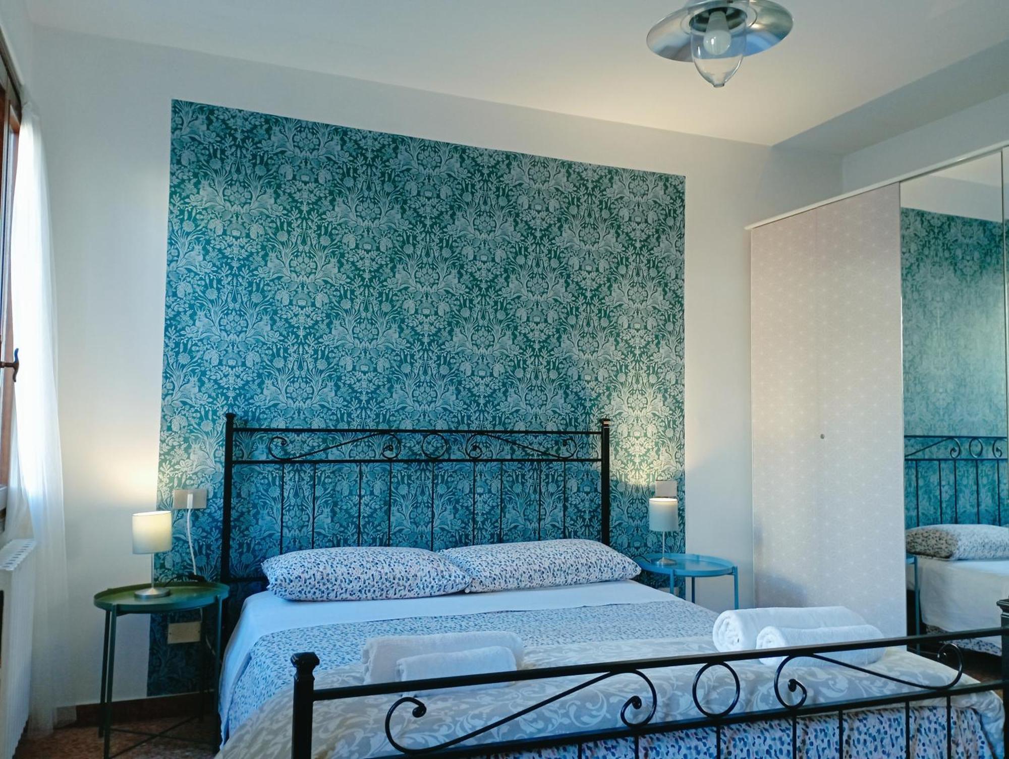 Two Steps From Rialto Hotel Venesia Bagian luar foto