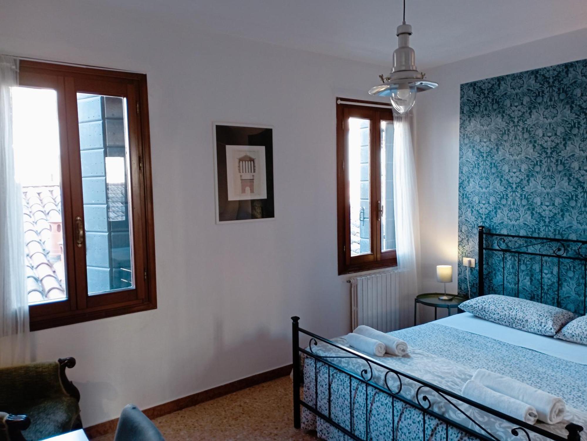 Two Steps From Rialto Hotel Venesia Bagian luar foto