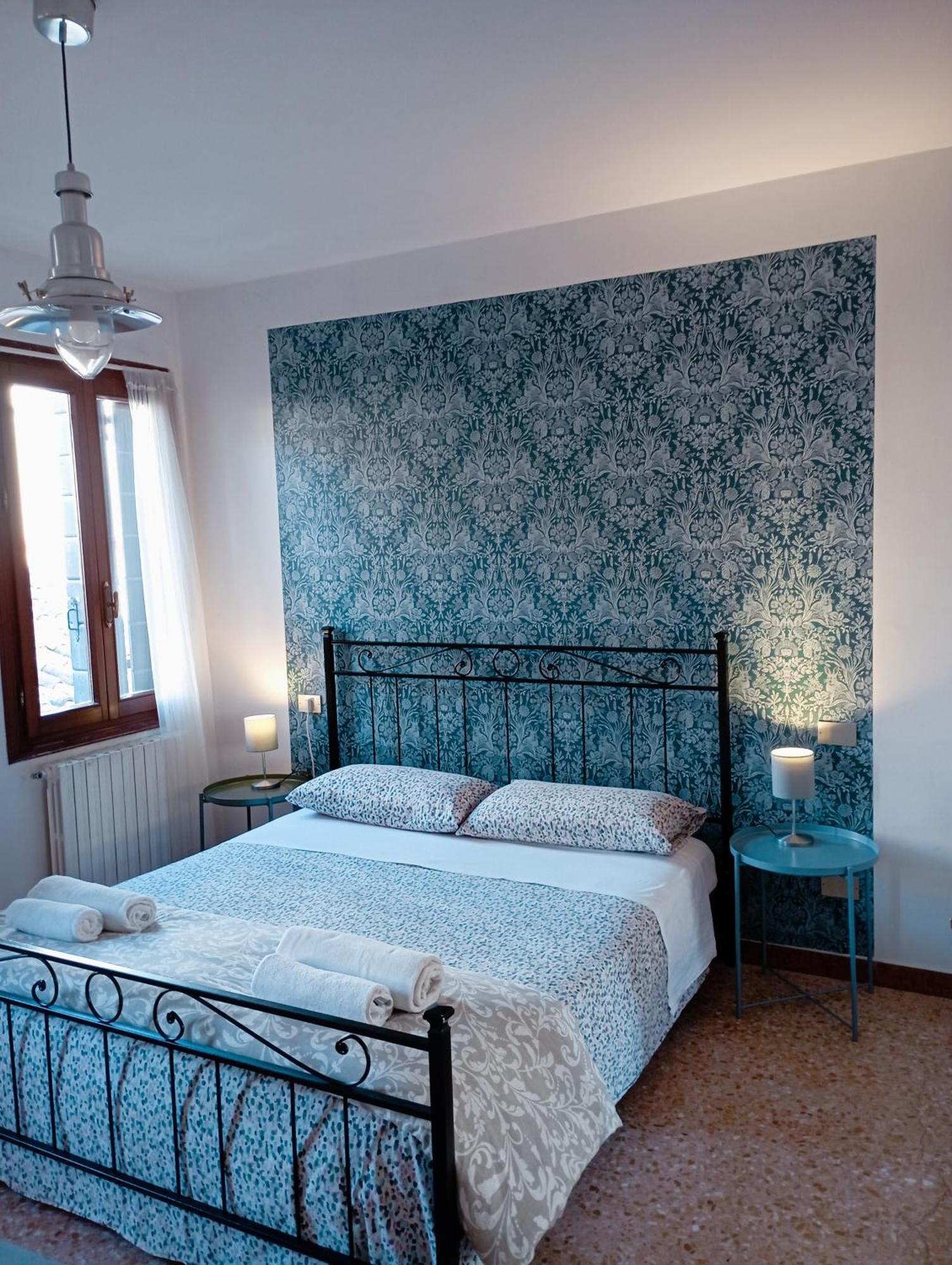 Two Steps From Rialto Hotel Venesia Bagian luar foto